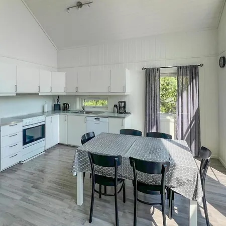 Four-bedroom In Lyngdal